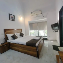 Exclusive 3BHK Villa Service Apartments for Expats in Kalyani Nagar