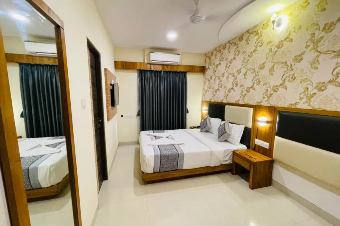 Premium 3BHK Service Apartments for Expats in Amnora Society, Hadapsar