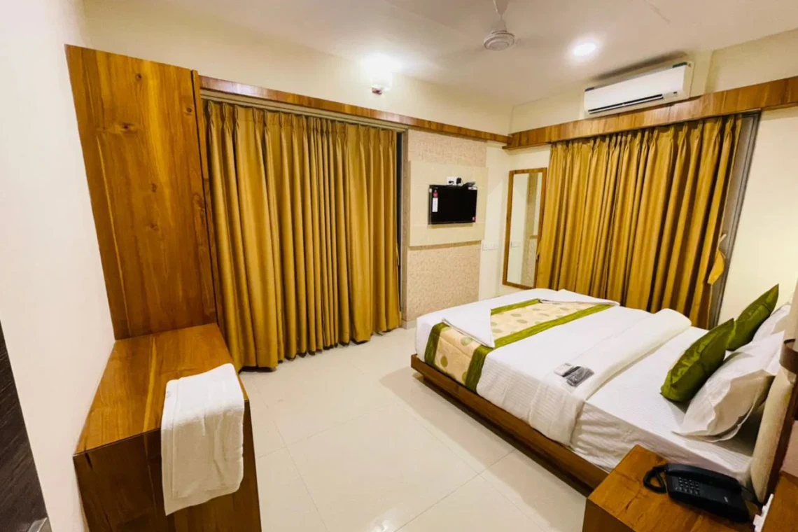 Premium 3BHK Service Apartments for Expats in Amnora Society, Hadapsar