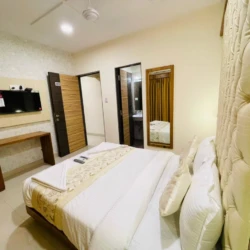 Premium 3BHK Service Apartments for Expats in Amnora Society, Hadapsar