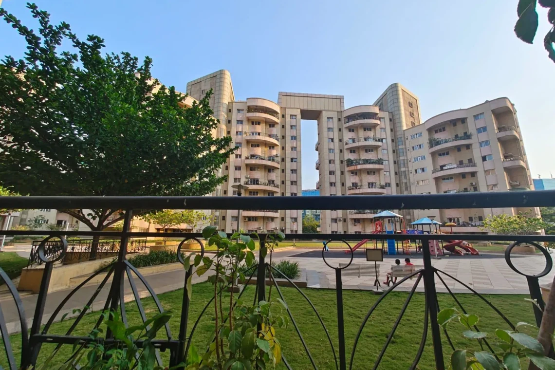 Spacious 4BHK Service Apartments for Expats in Magarpatta City Pune