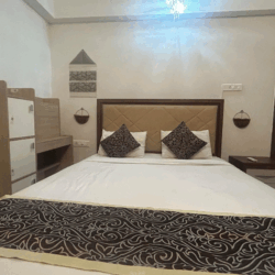 Spacious 2BHK Service Apartments for Expats in Viman Nagar, Pune